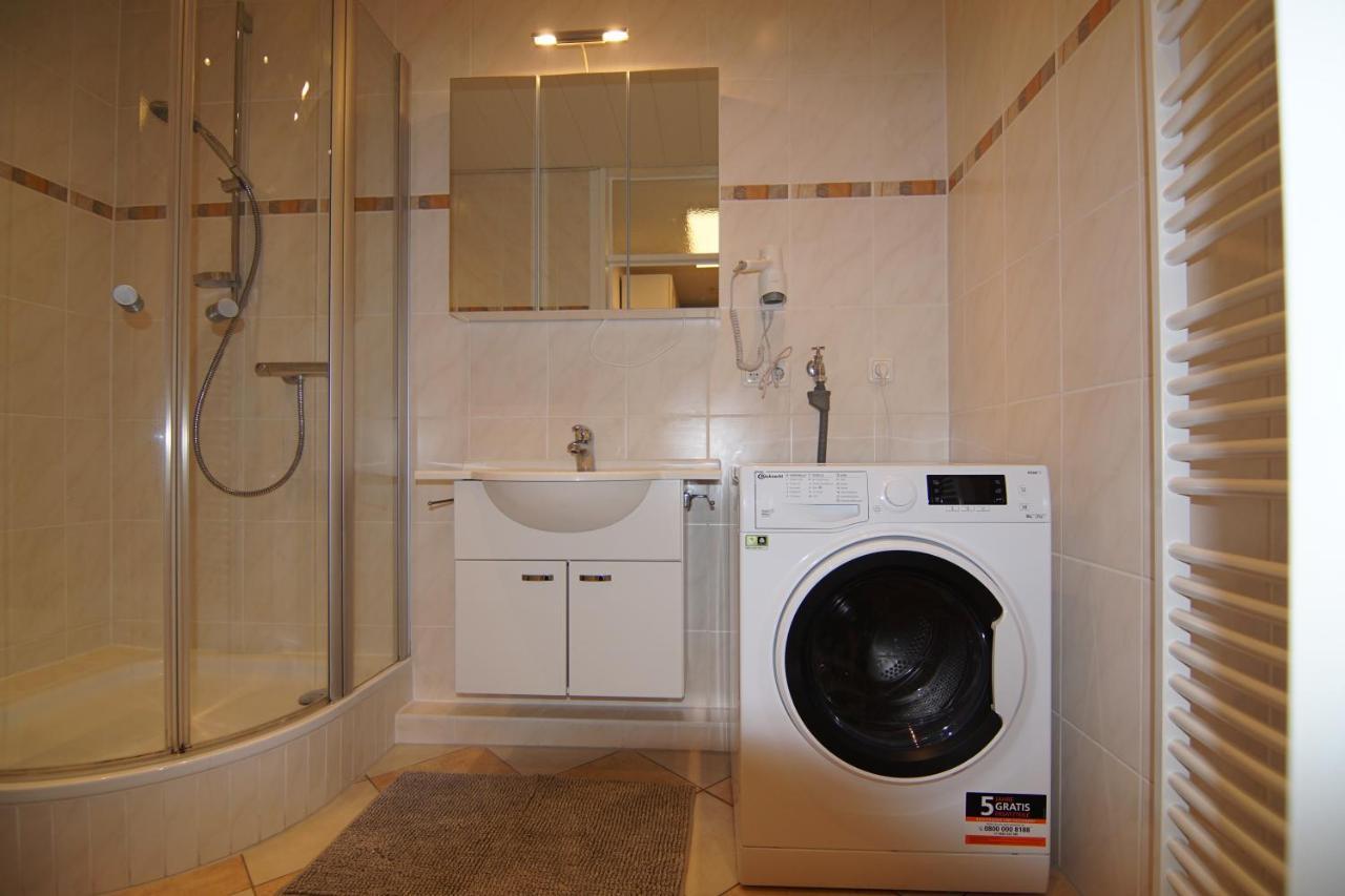 Deichliebe-Bullauge Apartment Busum Bagian luar foto